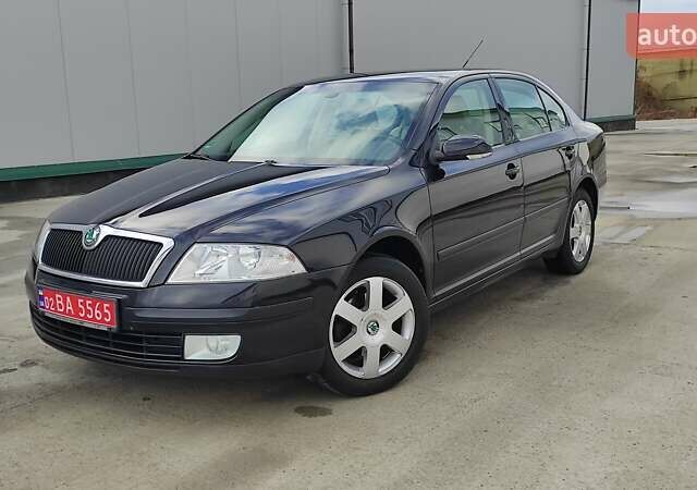 Черный Шкода Октавия, объемом двигателя 1.6 л и пробегом 218 тыс. км за 6999 $, фото 1 на Automoto.ua