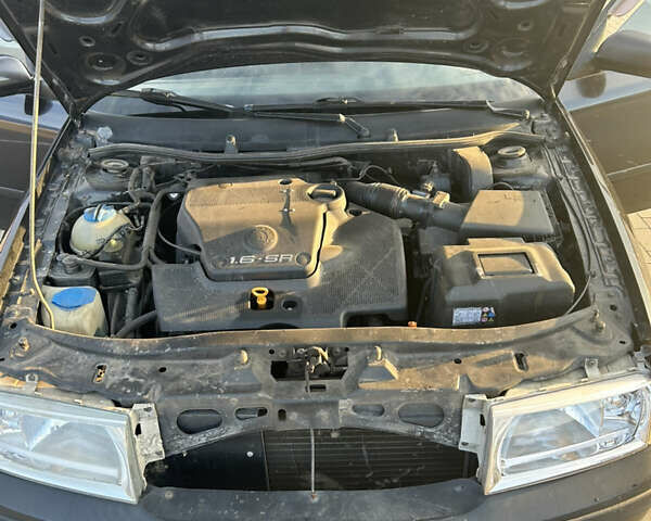 Черный Шкода Октавия, объемом двигателя 1.6 л и пробегом 263 тыс. км за 5600 $, фото 18 на Automoto.ua