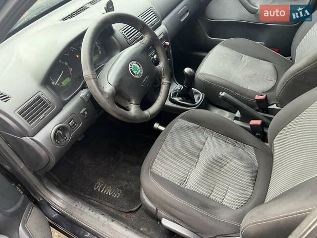 Чорний Шкода Октавія, об'ємом двигуна 1.6 л та пробігом 318 тис. км за 5100 $, фото 7 на Automoto.ua