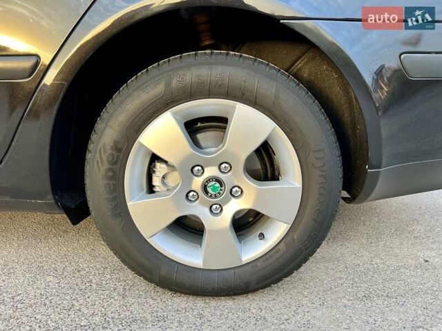 Черный Шкода Октавия, объемом двигателя 1.6 л и пробегом 220 тыс. км за 7500 $, фото 10 на Automoto.ua