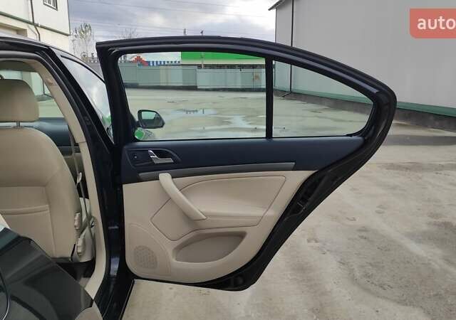 Черный Шкода Октавия, объемом двигателя 1.6 л и пробегом 218 тыс. км за 6999 $, фото 38 на Automoto.ua