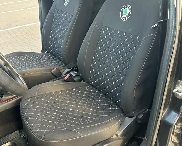 Черный Шкода Октавия, объемом двигателя 1.6 л и пробегом 263 тыс. км за 5600 $, фото 12 на Automoto.ua