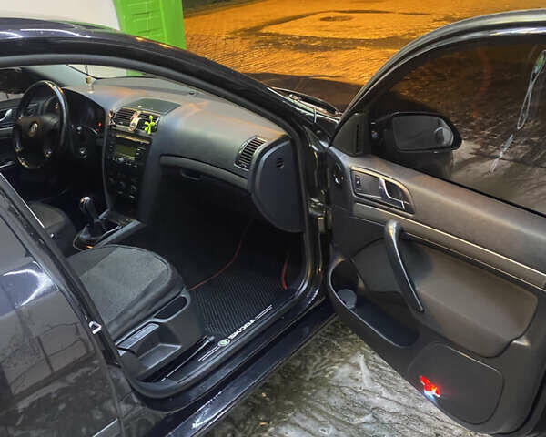 Чорний Шкода Октавія, об'ємом двигуна 1.6 л та пробігом 293 тис. км за 6200 $, фото 9 на Automoto.ua