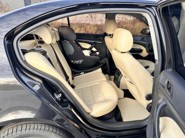 Черный Шкода Октавия, объемом двигателя 1.6 л и пробегом 260 тыс. км за 6800 $, фото 14 на Automoto.ua