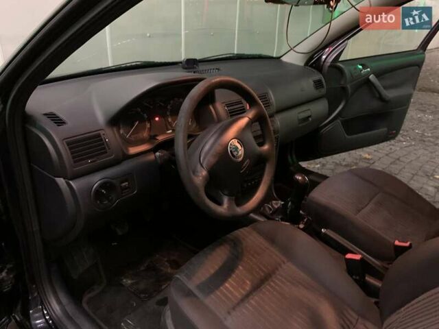 Черный Шкода Октавия, объемом двигателя 2 л и пробегом 340 тыс. км за 4800 $, фото 6 на Automoto.ua