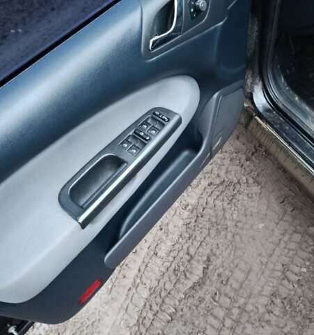 Черный Шкода Октавия, объемом двигателя 1.6 л и пробегом 175 тыс. км за 5750 $, фото 4 на Automoto.ua