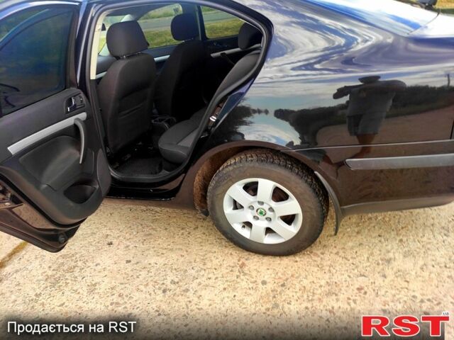 Черный Шкода Октавия, объемом двигателя 1.6 л и пробегом 212 тыс. км за 5700 $, фото 3 на Automoto.ua