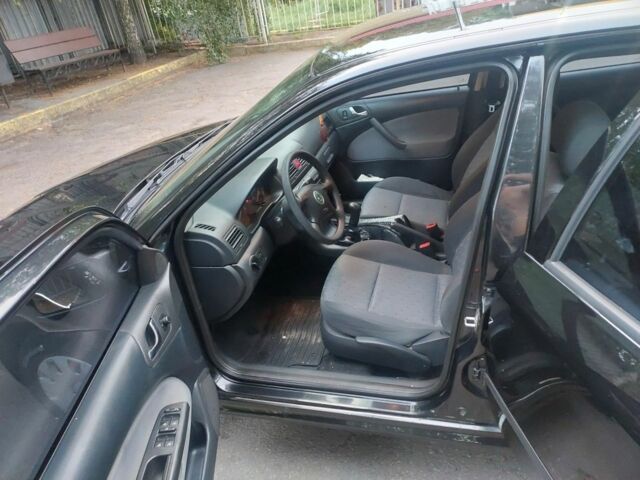 Черный Шкода Октавия, объемом двигателя 1.6 л и пробегом 177 тыс. км за 5800 $, фото 5 на Automoto.ua