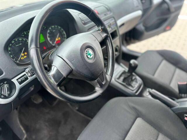 Черный Шкода Октавия, объемом двигателя 1.8 л и пробегом 206 тыс. км за 5150 $, фото 19 на Automoto.ua