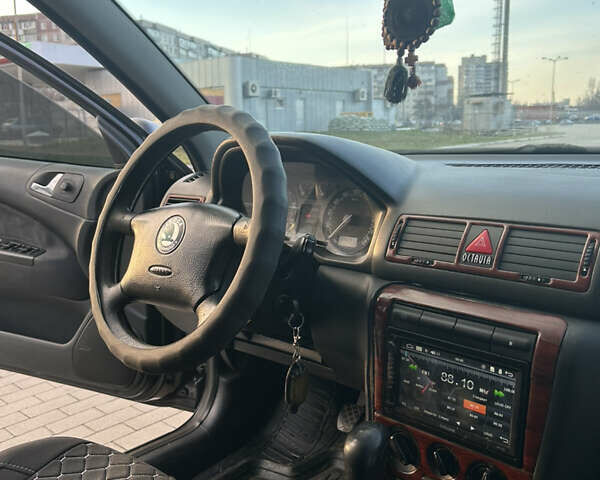 Черный Шкода Октавия, объемом двигателя 1.6 л и пробегом 263 тыс. км за 5600 $, фото 10 на Automoto.ua