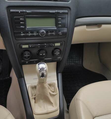 Черный Шкода Октавия, объемом двигателя 1.6 л и пробегом 218 тыс. км за 6999 $, фото 46 на Automoto.ua