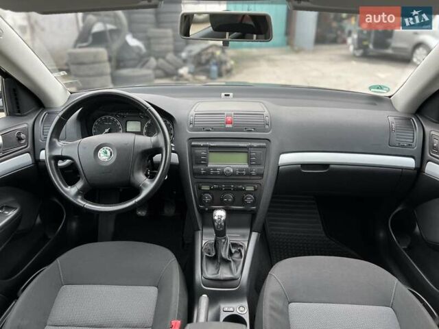 Черный Шкода Октавия, объемом двигателя 1.6 л и пробегом 220 тыс. км за 7500 $, фото 31 на Automoto.ua