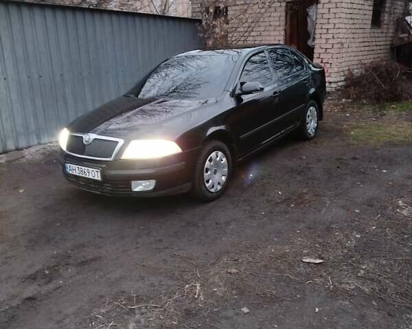Черный Шкода Октавия, объемом двигателя 1.6 л и пробегом 210 тыс. км за 6300 $, фото 1 на Automoto.ua