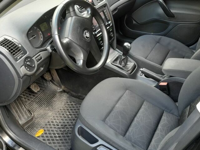 Черный Шкода Октавия, объемом двигателя 2 л и пробегом 269 тыс. км за 5000 $, фото 4 на Automoto.ua