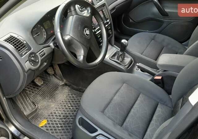 Черный Шкода Октавия, объемом двигателя 1.97 л и пробегом 269 тыс. км за 4900 $, фото 2 на Automoto.ua