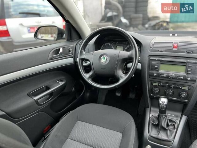 Черный Шкода Октавия, объемом двигателя 1.6 л и пробегом 220 тыс. км за 7500 $, фото 30 на Automoto.ua