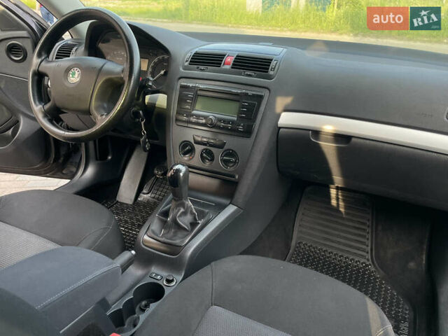 Черный Шкода Октавия, объемом двигателя 1.6 л и пробегом 230 тыс. км за 4999 $, фото 26 на Automoto.ua
