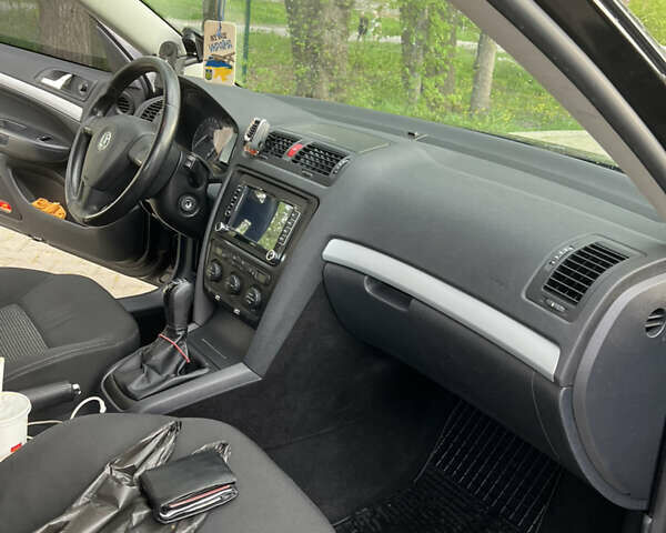 Черный Шкода Октавия, объемом двигателя 1.8 л и пробегом 210 тыс. км за 6299 $, фото 9 на Automoto.ua