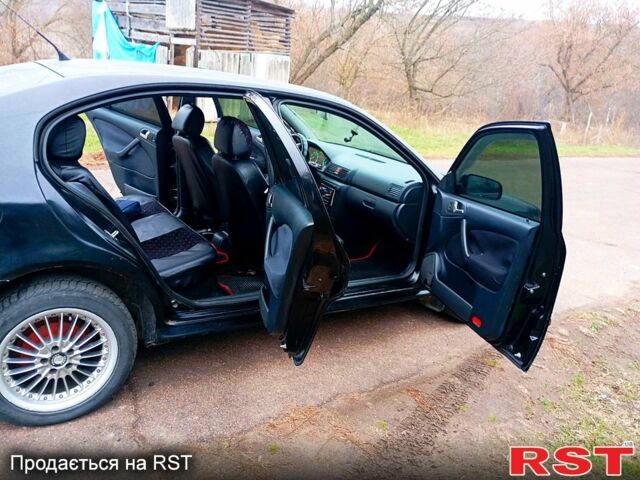 Черный Шкода Октавия, объемом двигателя 1.6 л и пробегом 300 тыс. км за 3700 $, фото 2 на Automoto.ua