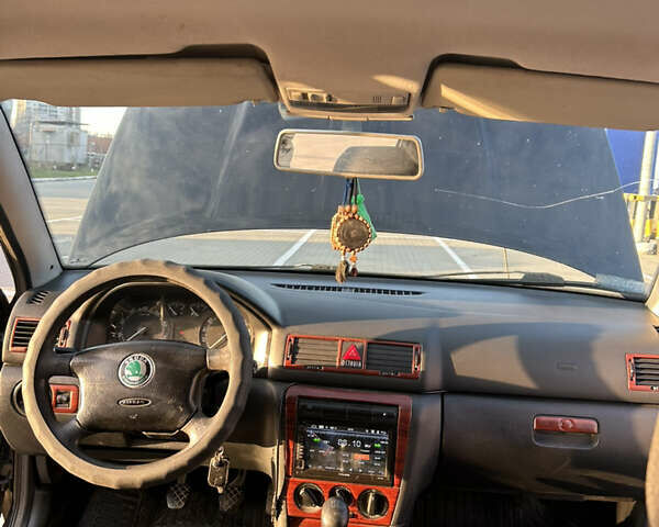 Черный Шкода Октавия, объемом двигателя 1.6 л и пробегом 263 тыс. км за 5600 $, фото 9 на Automoto.ua