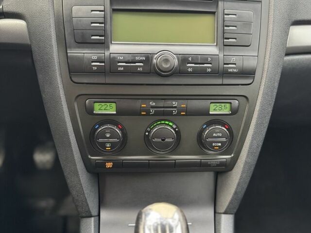 Черный Шкода Октавия, объемом двигателя 2 л и пробегом 149 тыс. км за 3350 $, фото 15 на Automoto.ua