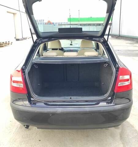 Черный Шкода Октавия, объемом двигателя 1.6 л и пробегом 218 тыс. км за 6999 $, фото 69 на Automoto.ua