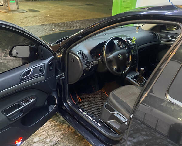Чорний Шкода Октавія, об'ємом двигуна 1.6 л та пробігом 293 тис. км за 6200 $, фото 7 на Automoto.ua