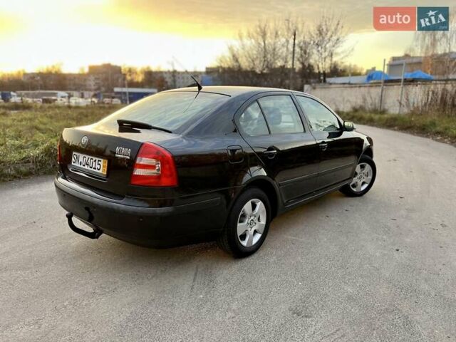 Черный Шкода Октавия, объемом двигателя 1.6 л и пробегом 220 тыс. км за 7500 $, фото 1 на Automoto.ua