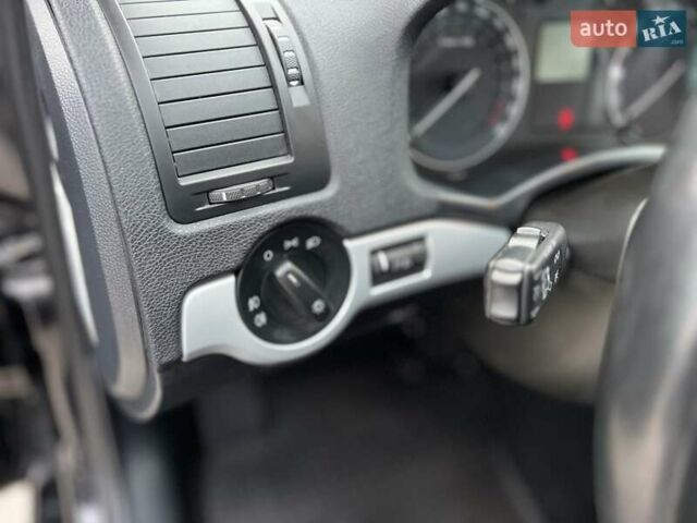 Черный Шкода Октавия, объемом двигателя 1.6 л и пробегом 220 тыс. км за 7500 $, фото 41 на Automoto.ua