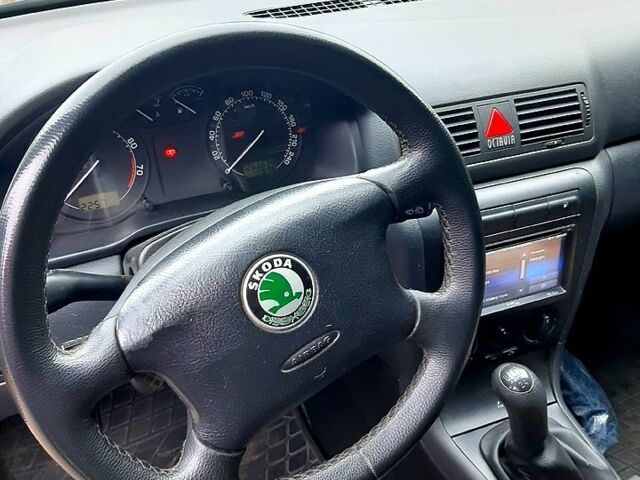 Чорний Шкода Октавія, об'ємом двигуна 1.6 л та пробігом 268 тис. км за 5000 $, фото 1 на Automoto.ua