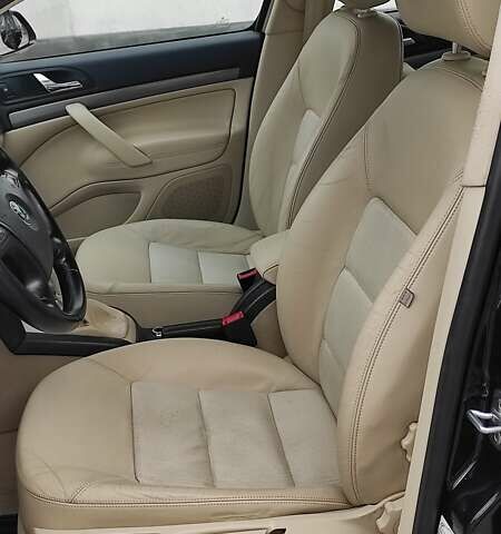 Черный Шкода Октавия, объемом двигателя 1.6 л и пробегом 218 тыс. км за 6999 $, фото 49 на Automoto.ua