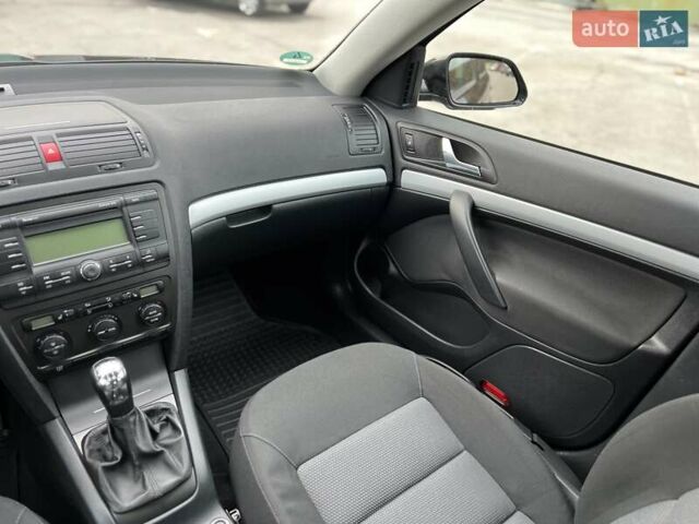 Черный Шкода Октавия, объемом двигателя 1.6 л и пробегом 220 тыс. км за 7500 $, фото 29 на Automoto.ua