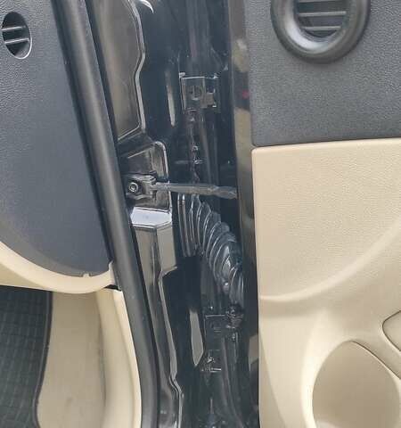 Черный Шкода Октавия, объемом двигателя 1.6 л и пробегом 218 тыс. км за 6999 $, фото 43 на Automoto.ua