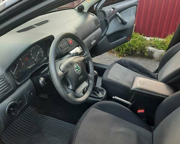 Черный Шкода Октавия, объемом двигателя 1.6 л и пробегом 279 тыс. км за 5200 $, фото 5 на Automoto.ua