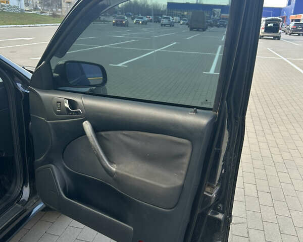 Черный Шкода Октавия, объемом двигателя 1.6 л и пробегом 263 тыс. км за 5600 $, фото 16 на Automoto.ua