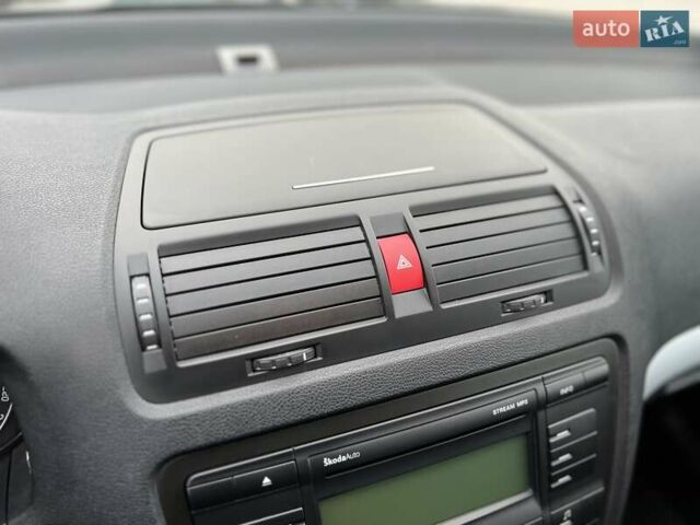 Черный Шкода Октавия, объемом двигателя 1.6 л и пробегом 220 тыс. км за 7500 $, фото 37 на Automoto.ua