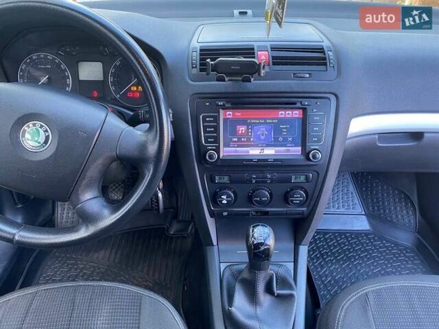 Чорний Шкода Октавія, об'ємом двигуна 1.6 л та пробігом 290 тис. км за 6300 $, фото 3 на Automoto.ua