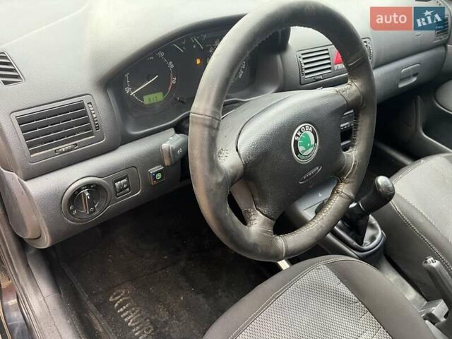 Чорний Шкода Октавія, об'ємом двигуна 1.6 л та пробігом 318 тис. км за 5100 $, фото 4 на Automoto.ua