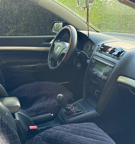 Черный Шкода Октавия, объемом двигателя 1.62 л и пробегом 248 тыс. км за 5600 $, фото 6 на Automoto.ua