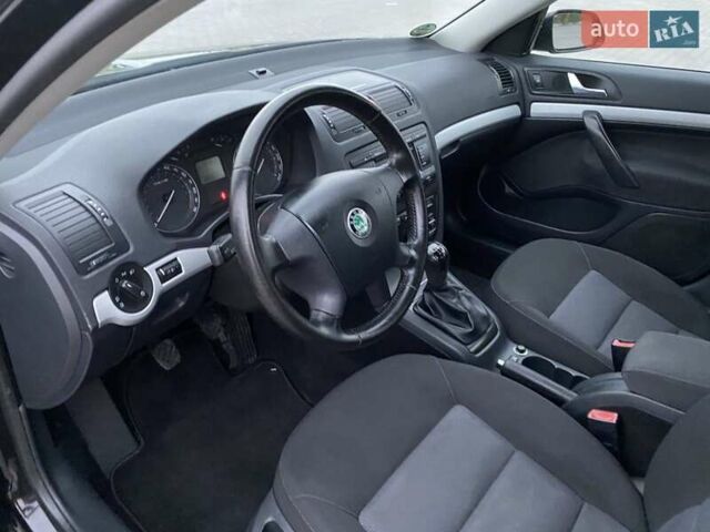 Черный Шкода Октавия, объемом двигателя 1.6 л и пробегом 206 тыс. км за 7150 $, фото 17 на Automoto.ua