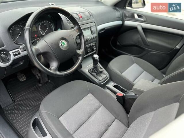 Черный Шкода Октавия, объемом двигателя 1.6 л и пробегом 220 тыс. км за 7500 $, фото 45 на Automoto.ua