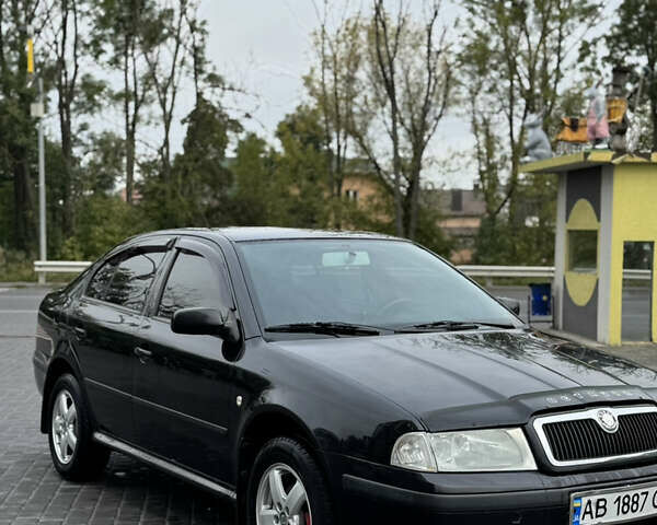 Черный Шкода Октавия, объемом двигателя 1.6 л и пробегом 209 тыс. км за 4550 $, фото 4 на Automoto.ua