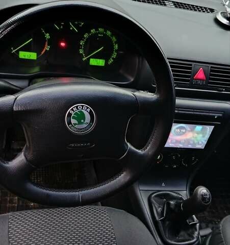 Черный Шкода Октавия, объемом двигателя 1.6 л и пробегом 175 тыс. км за 5750 $, фото 5 на Automoto.ua