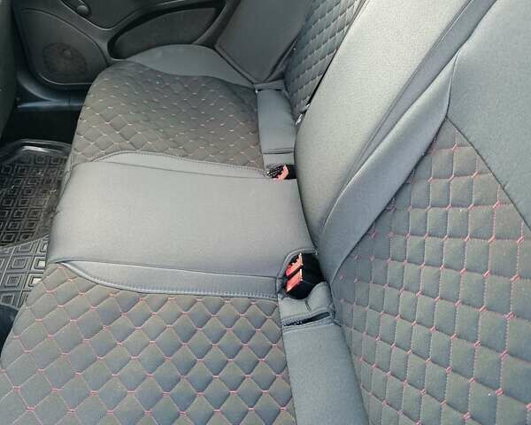 Черный Шкода Октавия, объемом двигателя 1.6 л и пробегом 260 тыс. км за 6000 $, фото 12 на Automoto.ua