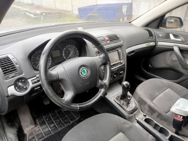 Черный Шкода Октавия, объемом двигателя 1.6 л и пробегом 230 тыс. км за 3000 $, фото 4 на Automoto.ua