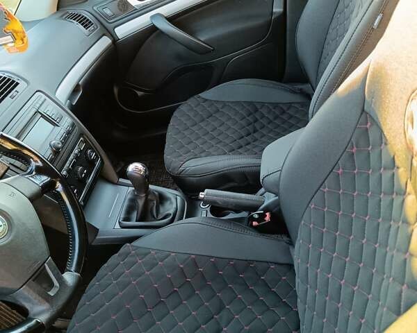 Черный Шкода Октавия, объемом двигателя 1.6 л и пробегом 260 тыс. км за 6000 $, фото 7 на Automoto.ua