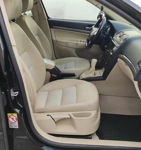 Черный Шкода Октавия, объемом двигателя 1.6 л и пробегом 218 тыс. км за 6999 $, фото 44 на Automoto.ua