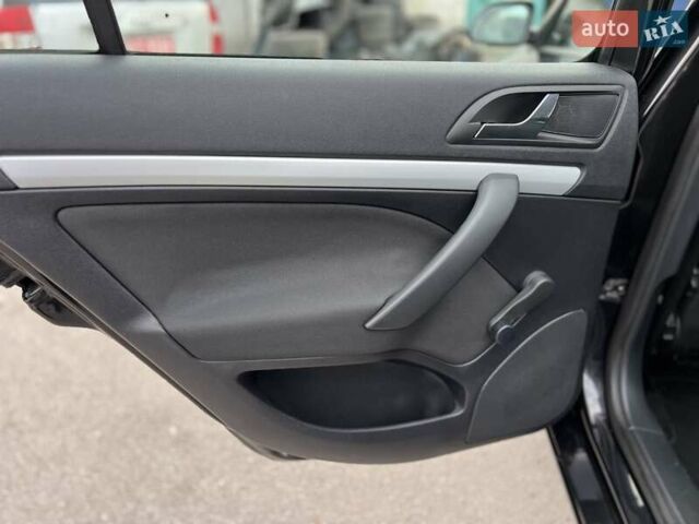 Черный Шкода Октавия, объемом двигателя 1.6 л и пробегом 220 тыс. км за 7500 $, фото 35 на Automoto.ua