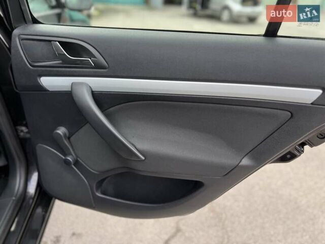 Черный Шкода Октавия, объемом двигателя 1.6 л и пробегом 220 тыс. км за 7500 $, фото 32 на Automoto.ua