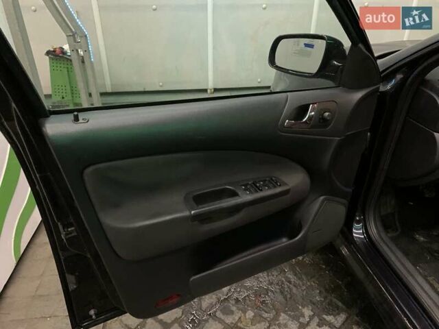 Черный Шкода Октавия, объемом двигателя 2 л и пробегом 340 тыс. км за 4800 $, фото 7 на Automoto.ua